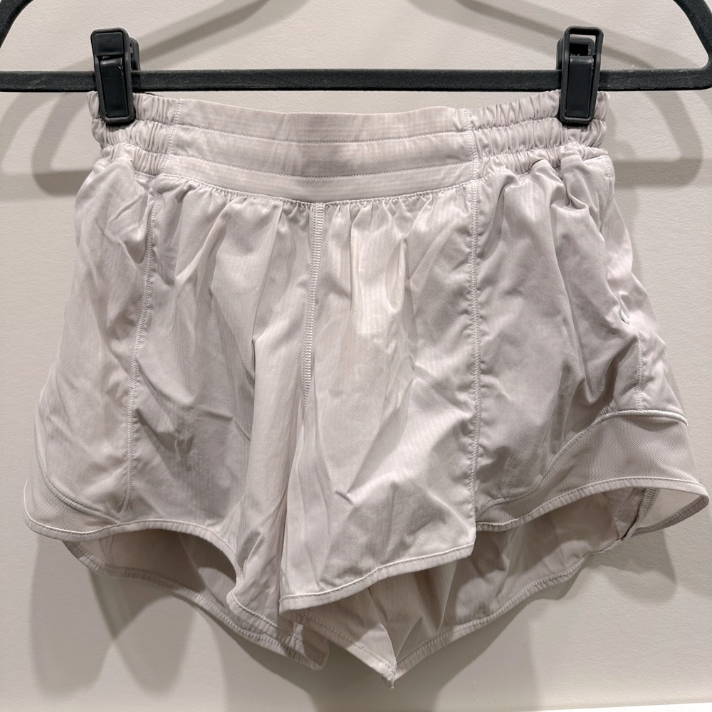 White Lululemon Hotty Hots 4 inch low rise